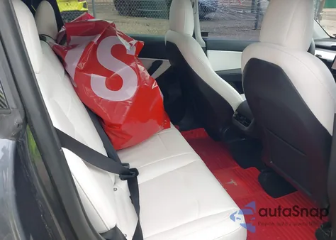 2022 Tesla Model Y Performance Dual Motor All-Wheel Drive z USA, uszkodzony, nr VIN 7SAYGDEF7NF405769